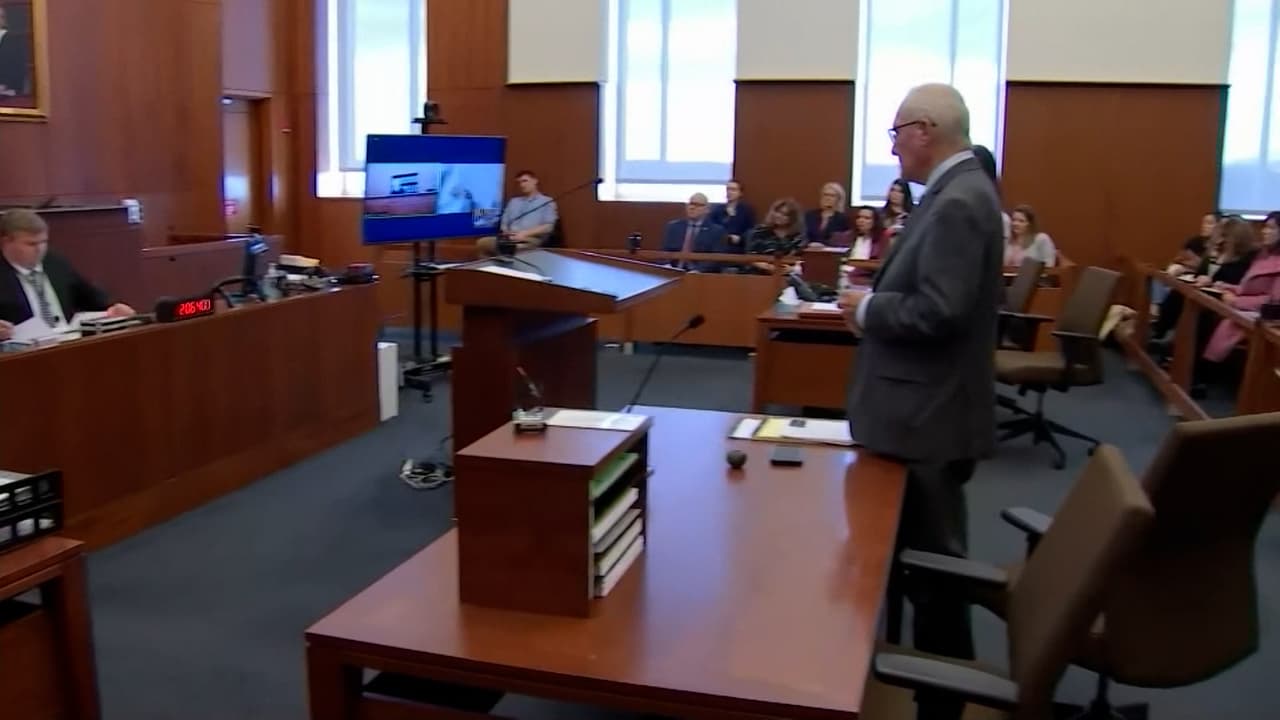 Comparece la madre acusada de asesinar a sus 3 hijos en Massachusetts