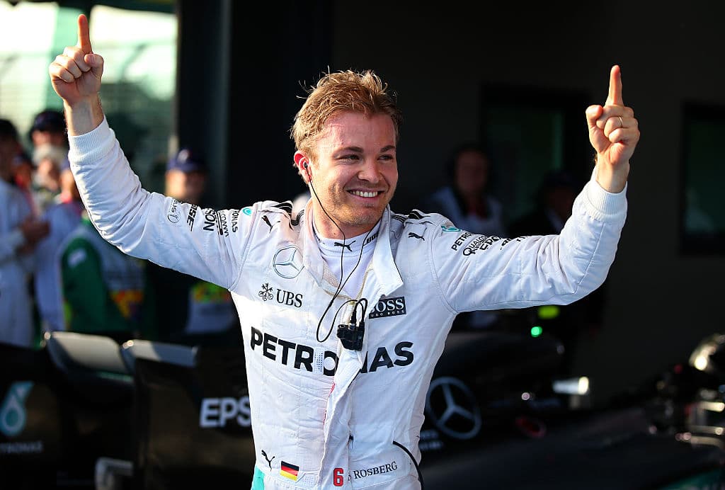 <b>Puesto 6</b> – El alemán 
<b>Nico Rosberg</b>, quien está cercano a lograr su primer título mundial de 
<b>Fórmula 1</b> con el equipo Mercedes, inaugura este ranking. El salario que percibe de la escudería anglo-alemana este año es de 
<b>20,5 millones de dólares</b>.
<br>