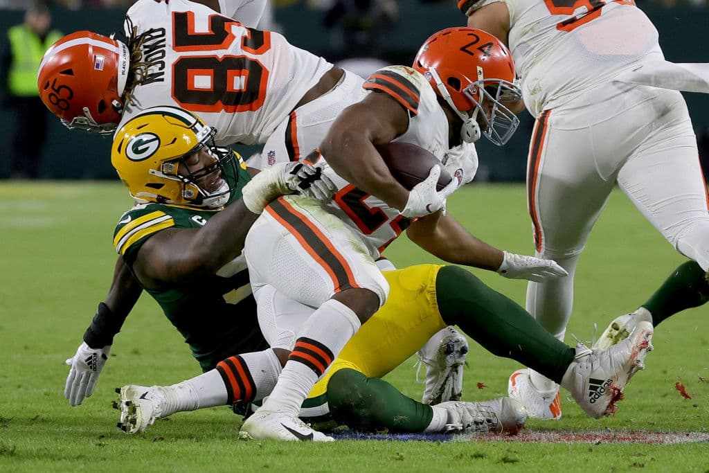 Los Packers sufren de más frente a los Browns, pero la defensa aparece y vencen 22-24 a los comandados por Baker Mayfield.
