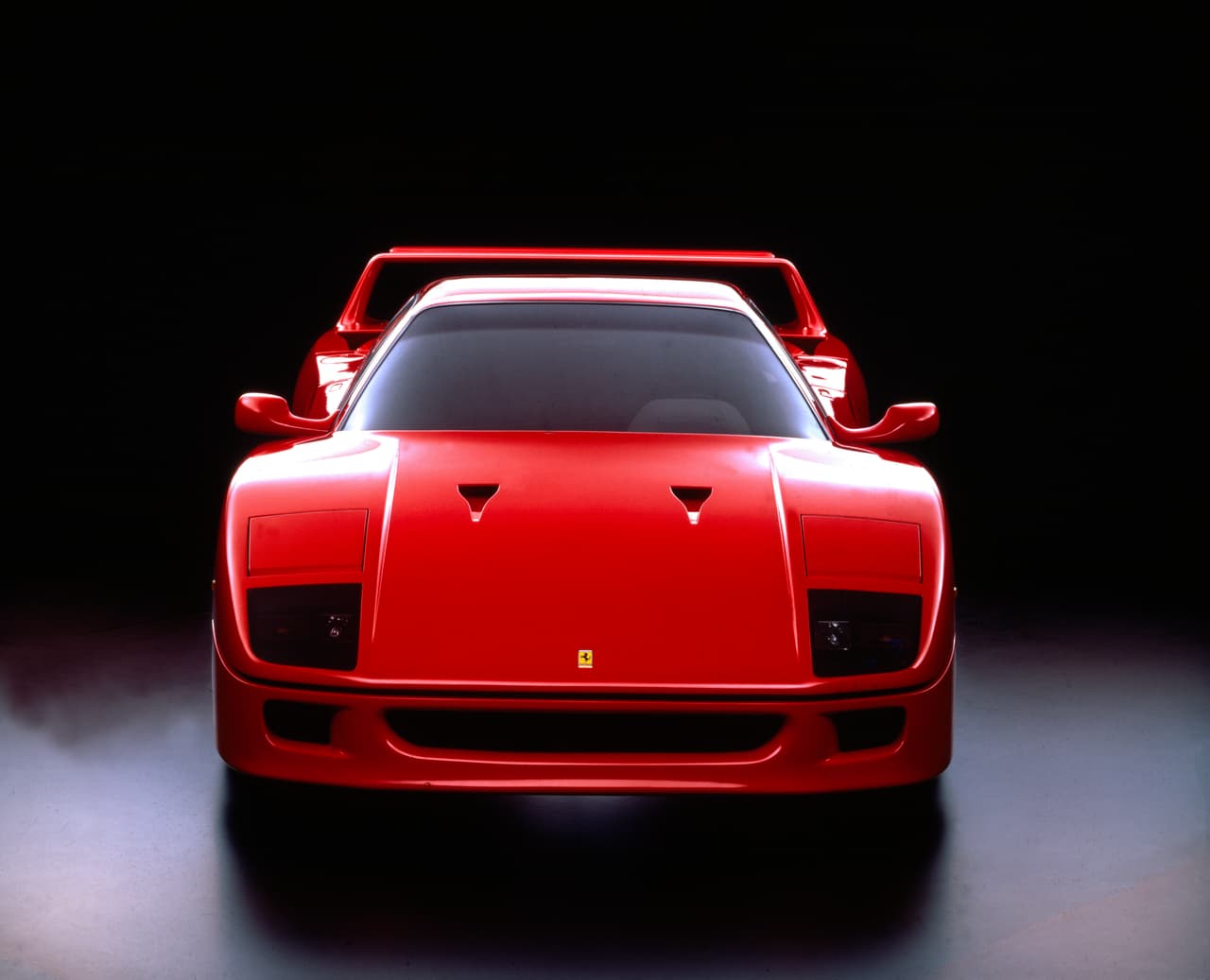 El Ferrari F40 fue concebido para celebrar 40 años desde la fundación de
<a href="https://www.univision.com/temas/ferrari">Ferrari.</a> El nombre de este modelo está directamente relacionado con el aniversario.
<br>