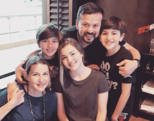 Gracias a que Melenie, Cruz y Félix tienen padres famosos han recibido consejos de primera mano que los van guiando en sus deseos de destacar en la industria musical.