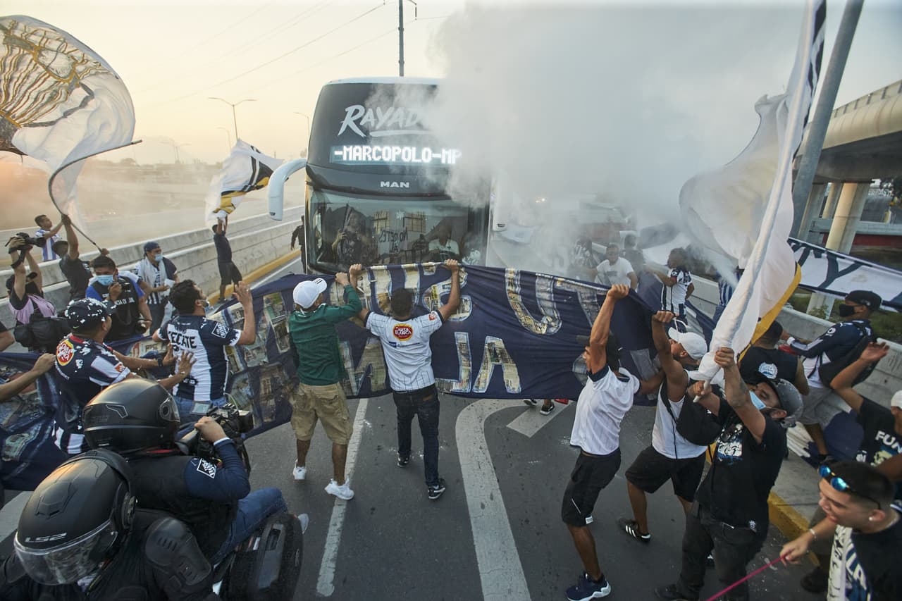 Carnaval y caravanas no faltaron previo al duelo contra los Tigres de la UANL correspondiente al Guard1anes 2020.
