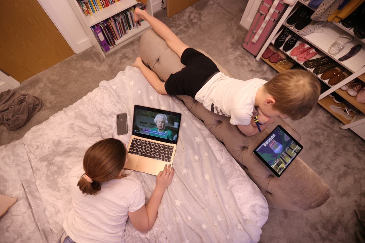 También tuvo palabras para aquellos que han llevado a cabo la cuarentena con la finalidad de evitar más contagios y no colapsar los servicios de salud en el Reino Unido. 
<br>