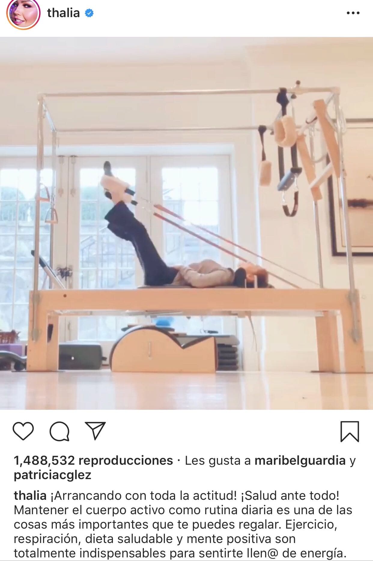 La intérpete de "No me acuerdo" continuamente también publica videos e imágenes en los que destaca que para disfrutar la vida, ante todo hay que tener salud, como en este video en donde se aprecia que práctica pilates: "¡Arrancando con toda la actitud! ¡Salud ante todo! Mantener el cuerpo activo como rutina diaria es una de las cosas más importantes que te puedes regalar. Ejercicio, respiración, dieta saludable y mente positiva son totalmente indispensables para sentirte llena de energía", escribió 
<b><a href="https://www.instagram.com/p/BsGPOvPjyh0/" target="_blank">Thalía junto al clip</a></b>
<a href="https://www.instagram.com/p/BsGPOvPjyh0/" target="_blank">.</a>