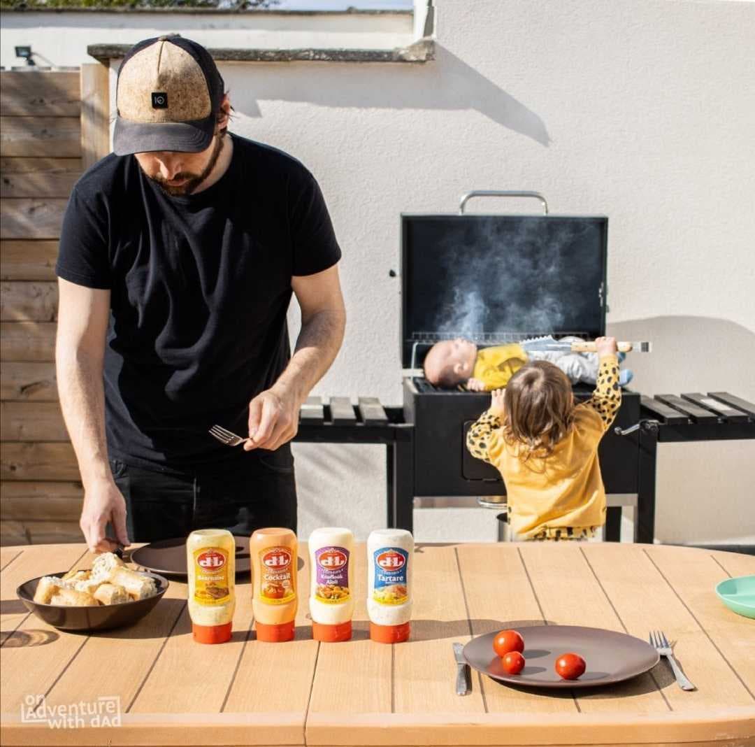 <b>"La primera vez que ella vio las fotos que le mandé ella estaba en shock hasta que entendió que las imágenes no eran reales.</b> Ahora ella también cree que es algo increíble", narra Deuss a Univision Noticias.