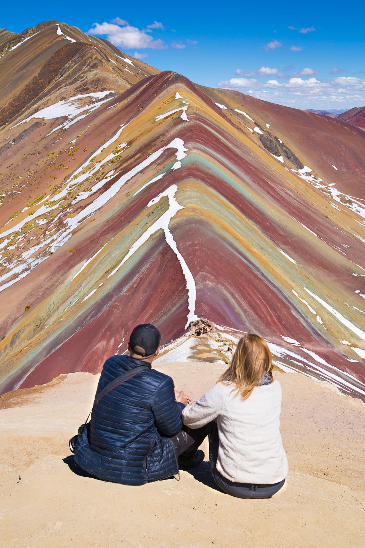 Una de las rutas que ha acaparado desde hace no mucho la atención de los turistas que buscan aventura y poner a prueba sus capacidades físicas es 
<b>ViniKunka o más conocida como la Montaña Arcoiris</b>.