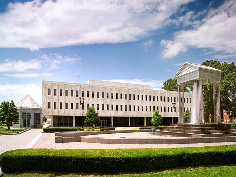 Al igual que las bibliotecas.