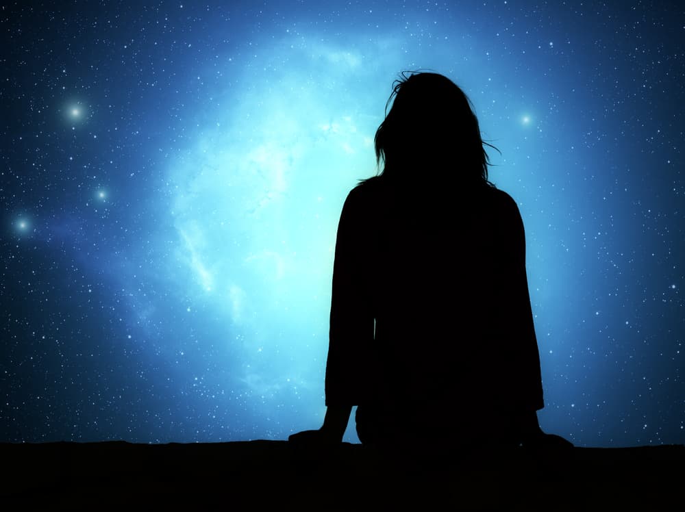 La mejor hora para presenciarlo es poco antes del amanecer, cuando los planetas se encuentran más altos y se alcanzan a distinguir mejor.