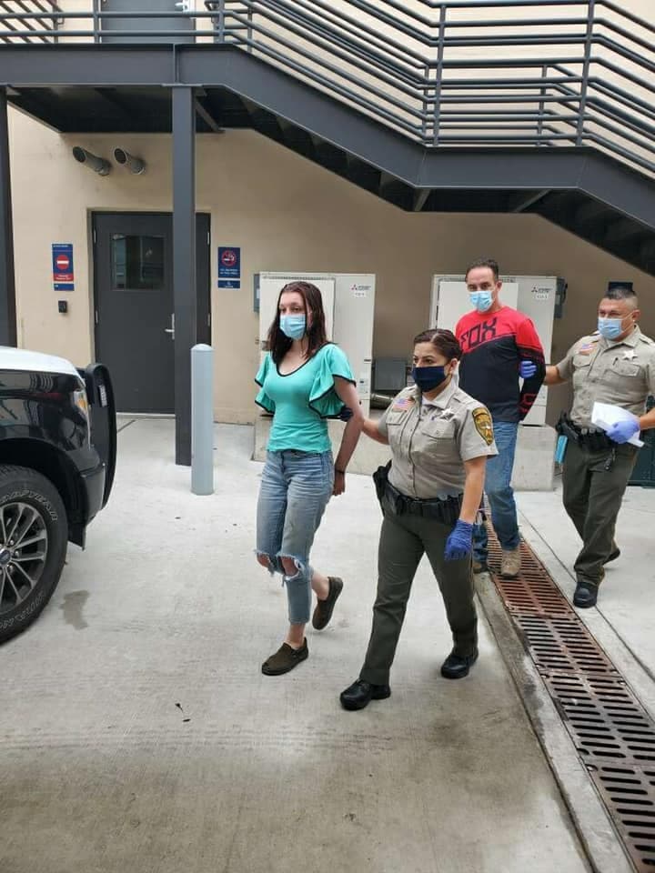 La pareja fue encontrada en Monterrey México el miércoles y ahora enfrentan cargos por incesto entre progenitor y decendiente, un delito de segundo grado.