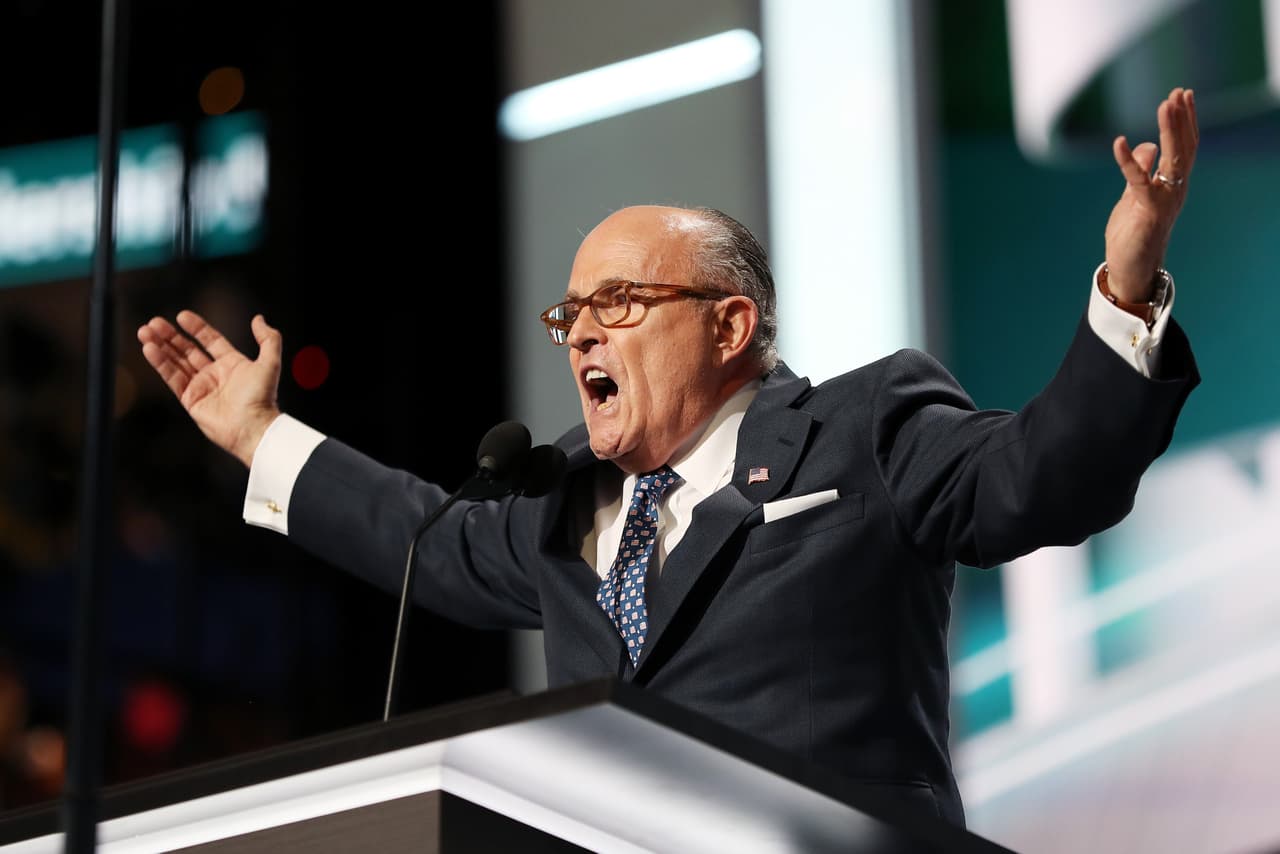 Luego de dos mandatos de Barack Obama, Rudy Giuliani hace una ovacionada intervención en la Convención Nacional Republicana de 2016, que nominaría a su amigo Donald Trump.