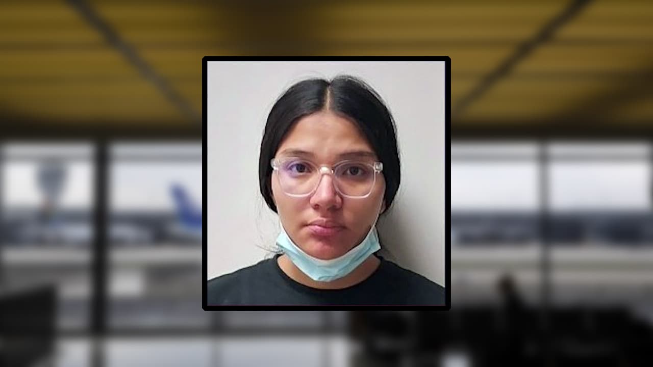 Salvadoreña es arrestada en el aeropuerto Dulles, acusada de un asesinato del año pasado