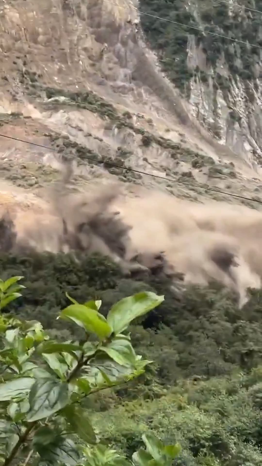 Fuertes lluvias provocan otro deslave en Nepal