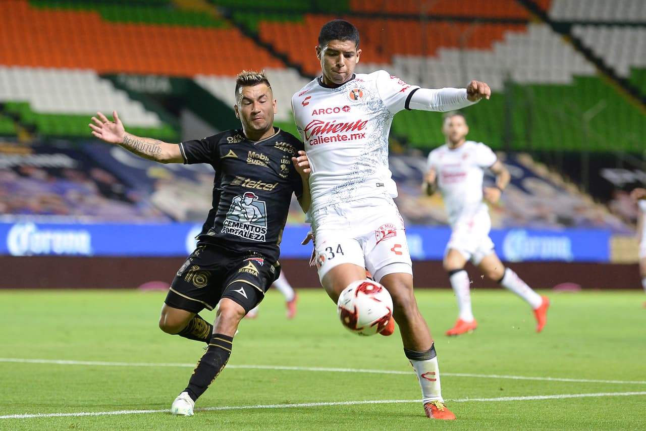 Con gol de Jean meneses y Emanuel Gigliotti, León consigue la remontada sobre Xolos y se adueñan de los tres puntos.