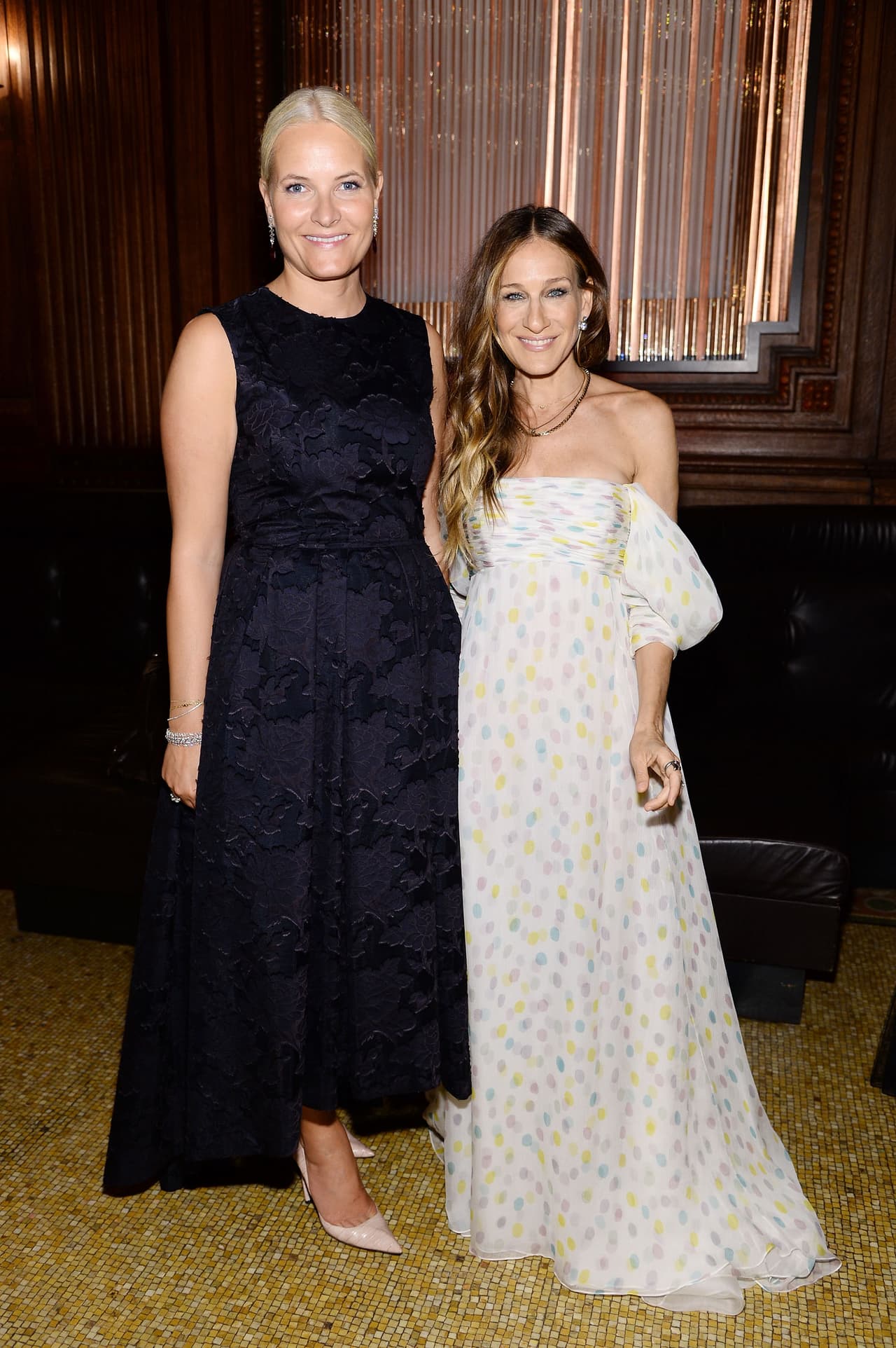 La princesa Mette Marit de Copenhagen también ha usado este vestido negro de H&M, un diseño que es parte de la línea 'eco amigable' de esta marca.