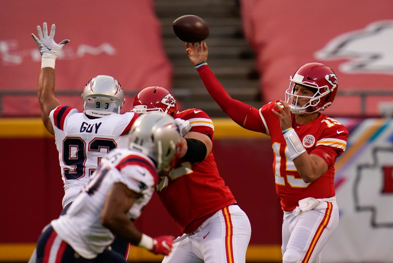 Patrick Mahomes y los Kansas City Chiefs vencen en casa 10-26 a los Patriotas y continúan con el paso perfecto en la temporada 2020.