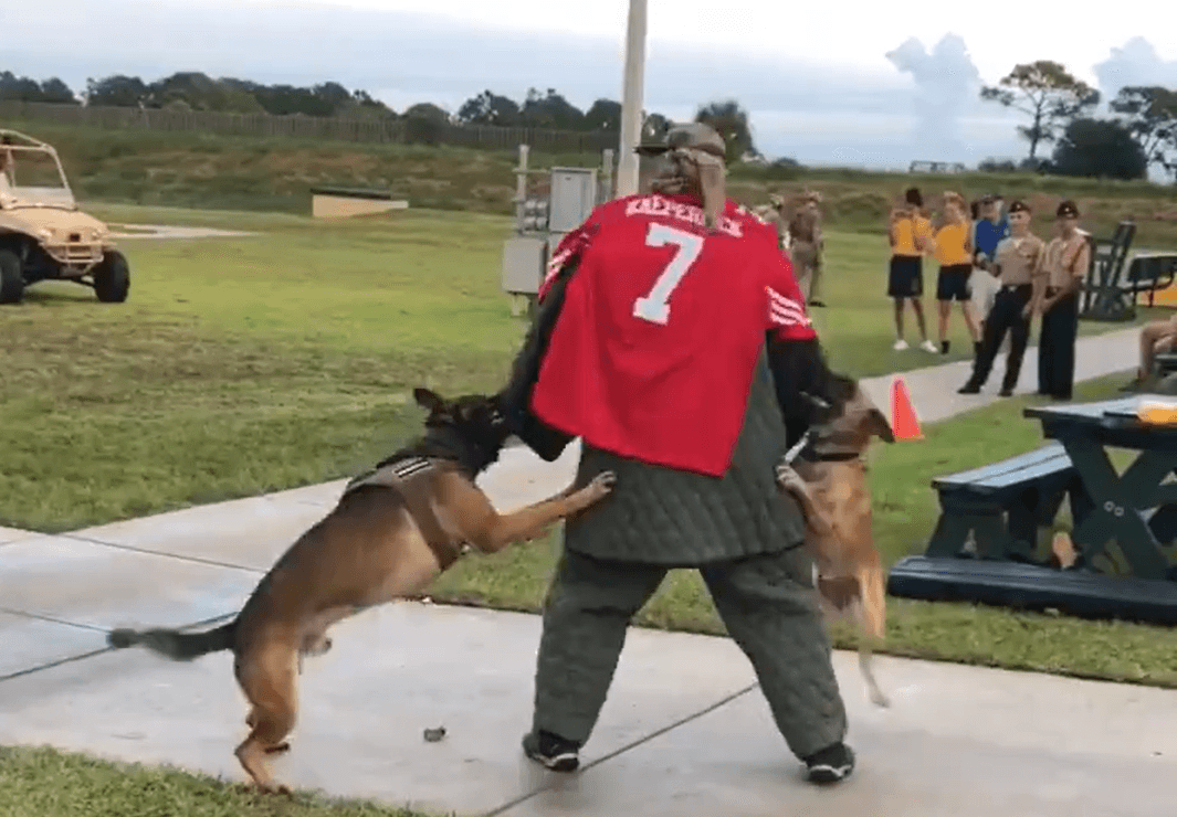 Navy investiga video por burlas en contra de Colin Kaepernick