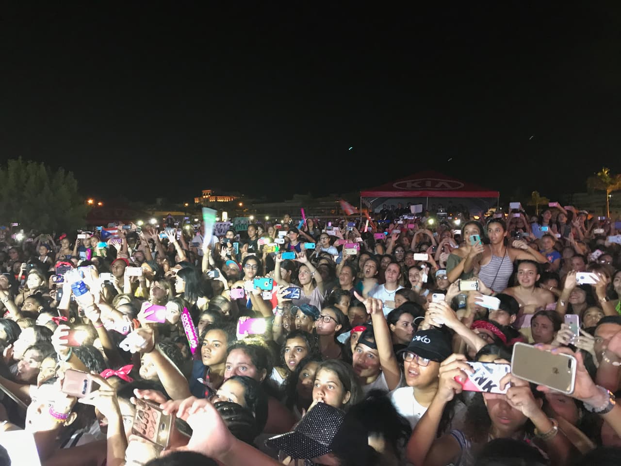 CNCO creó un pandemonio durante su presentación en el KQ Sunset.