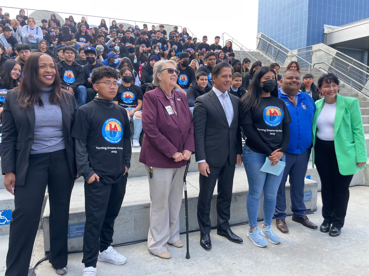 LAUSD ofrece programa y recursos para estudiantes de preparatorias recién llegados a EE.UU.