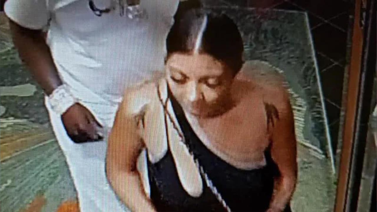 Shirley Reyes Azambuya, de 23 años, conocida como la “Sasha”, se entregó a las autoridades en el condado de Fulton tras ser acusada de robar más de 1 millón de dólares a un hombre en un hotel en Buckhead.