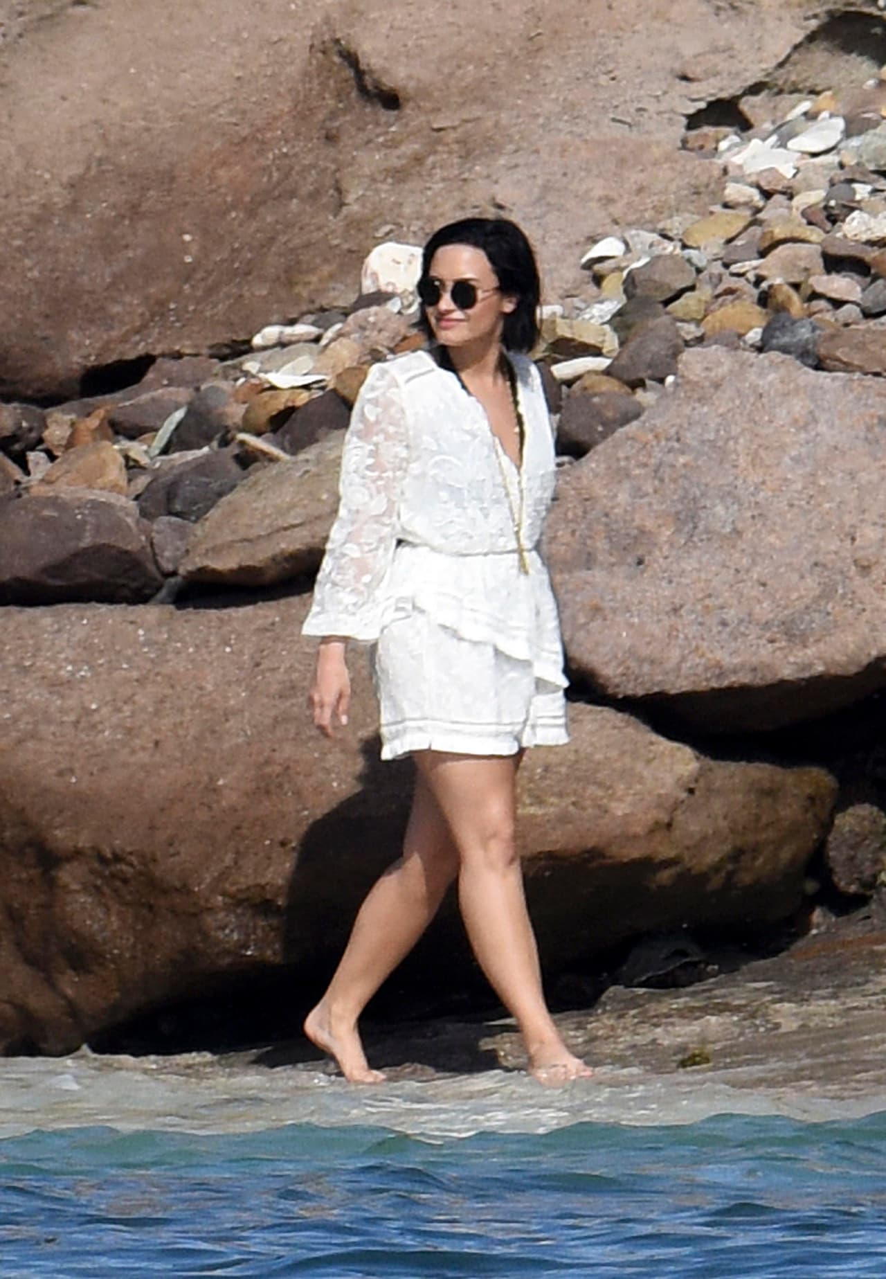 Quizá descubrió al paparazzi y se tapó un poquito.