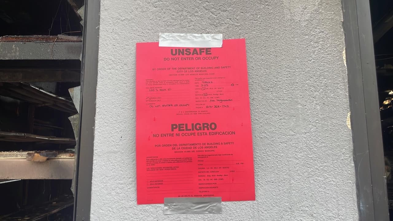 Un trabajo coordinado de más de 100 efectivos de bomberos trabajaron para sofocar las llamas por al menos una hora. La destrucción de las llamas fue total, al punto que la estructura ha sido catalogada como "zona de peligro".