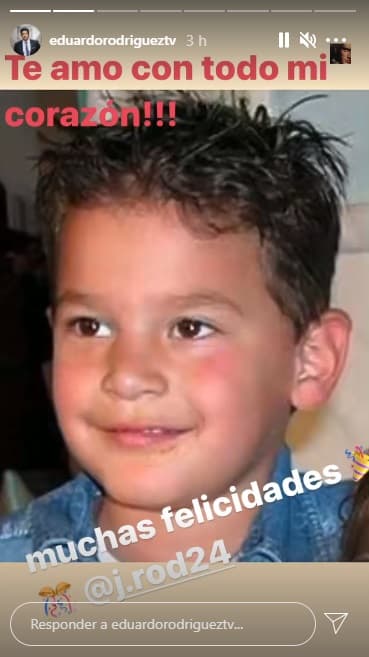 Junto a las tiernas imágenes redactó mensajes de felicitación y palabras de amor para quien lo convirtió en padre en el año 1999.