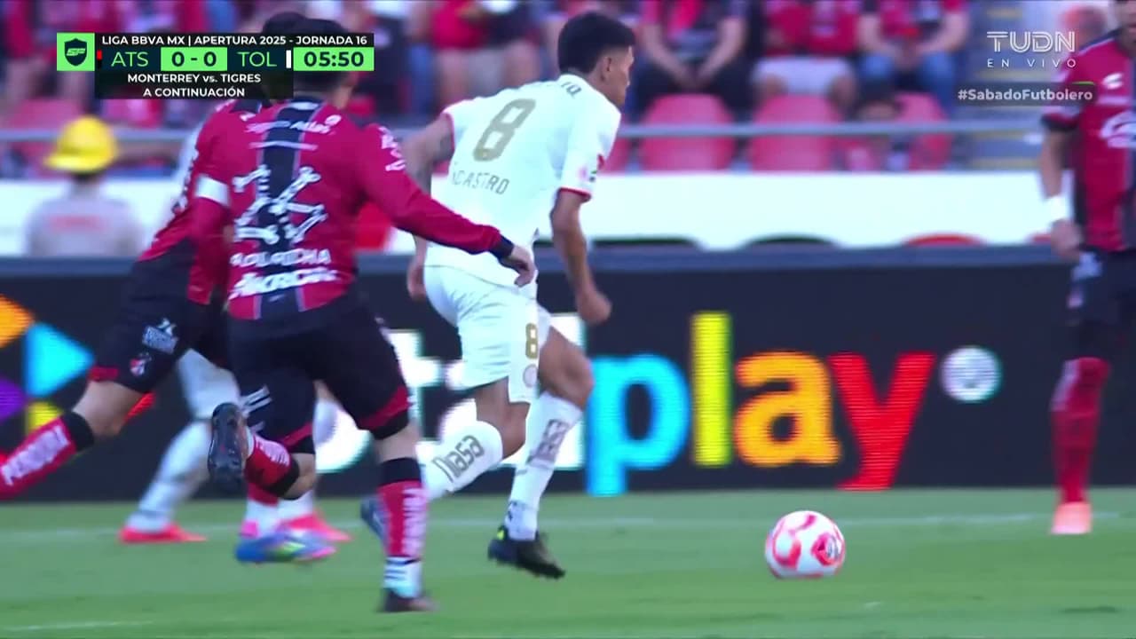 ¡Un leve intento de Toluca! Dos disparos y la pelota no quiere entrar frente a Atlas