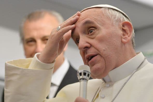 2013- 12 de octubre Sobre el papel de la mujer en la iglesia dijo: "sufro, y os digo la verdad, cuando veo en la iglesia o en algunas instituciones eclesiales que el papel de la mujer queda relegado a un papel de servidumbre y no de servicio".