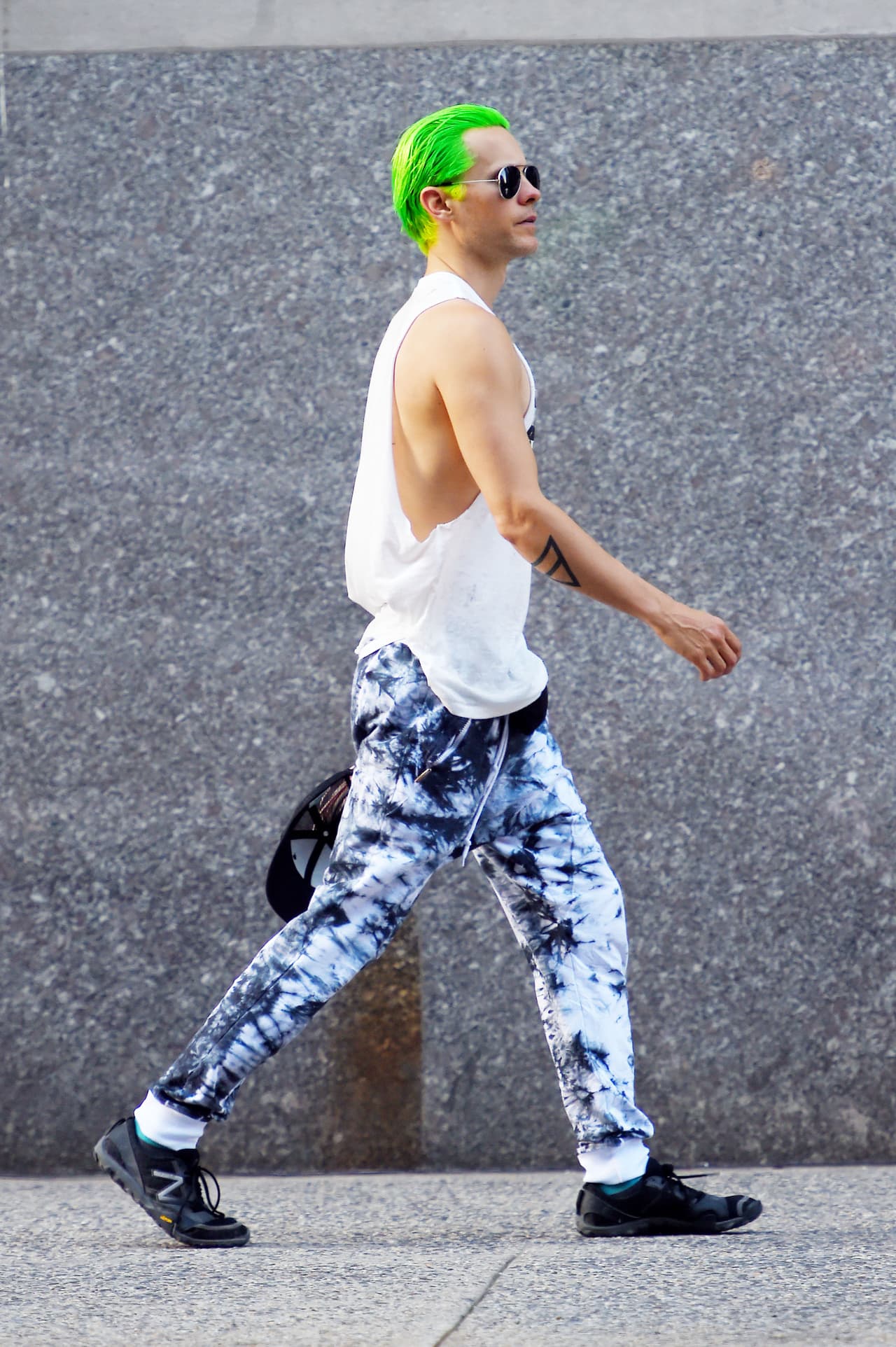 Así fue captado en las calles de Nueva York, con su color neón, muy característico del Joker.