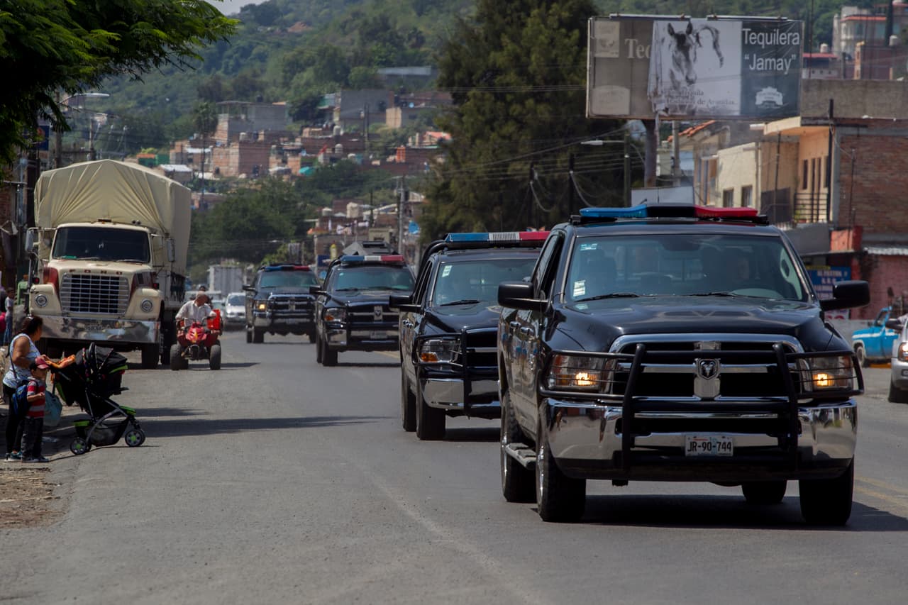 Grupo armado dispara contra la subdirectora de un semanario y su hijo periodista en el occidente de México