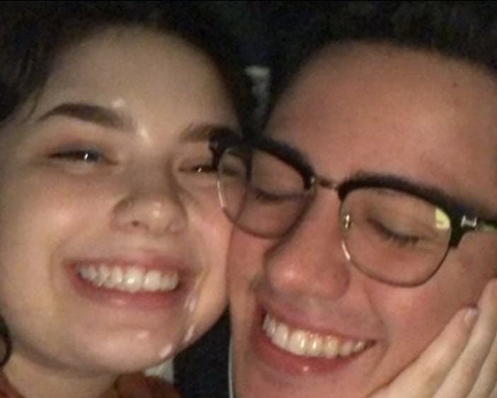 Por su parte, la feliz novia compartió una serie de fotografías y le dedicó palabras de amor a Cristian.
<br>