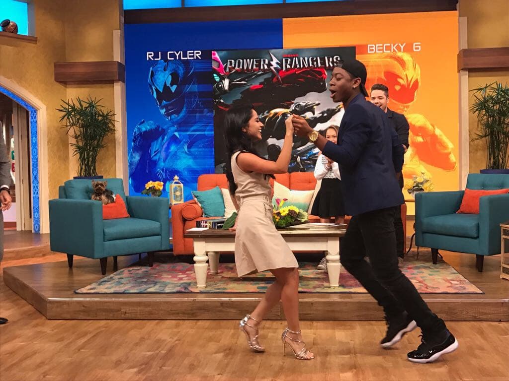 La música de Elvis Crespo es muy contagiosa y ellos bailaron 'Suavemente'.