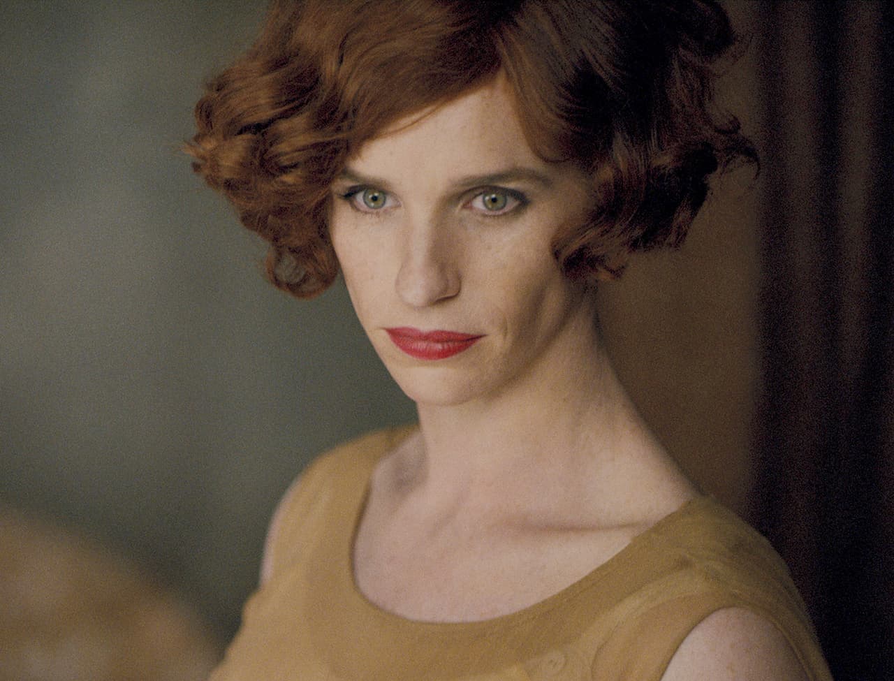 <b>'The Danish Girl' (2015)</b>
<br>Fue una producción biográfica-estadounidense dirigida por Tom Hoppery protagonizada por Eddie Redmayne, Alicia Vikander, Amber Heard y Matthias Schoenaerts. Recordemos que se basó en la novela homónima de David Ebershoff, y cuenta la historia real de la pintora danesa Lilie Elbe (la primera mujer transgénero en someterse a una cirugía de resignación de sexo).