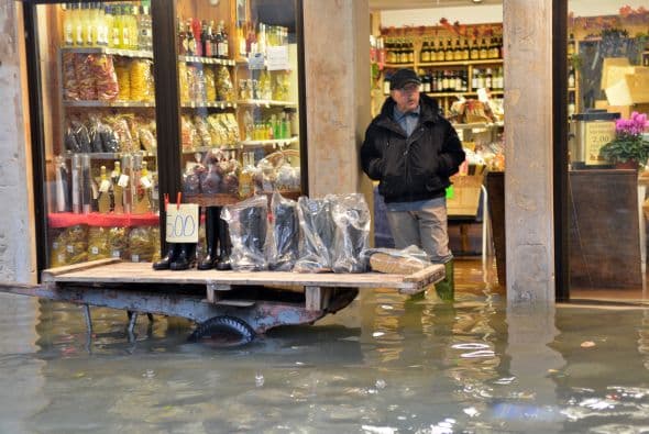 Las autoridades italianas están en alerta después de que en noviembre del año pasado Génova (noroeste) ya sufriera las desastrosas consecuencias del mal tiempo, cuando seis personas fallecieron a causa de las inundaciones. (Con informaciónm de EFE)