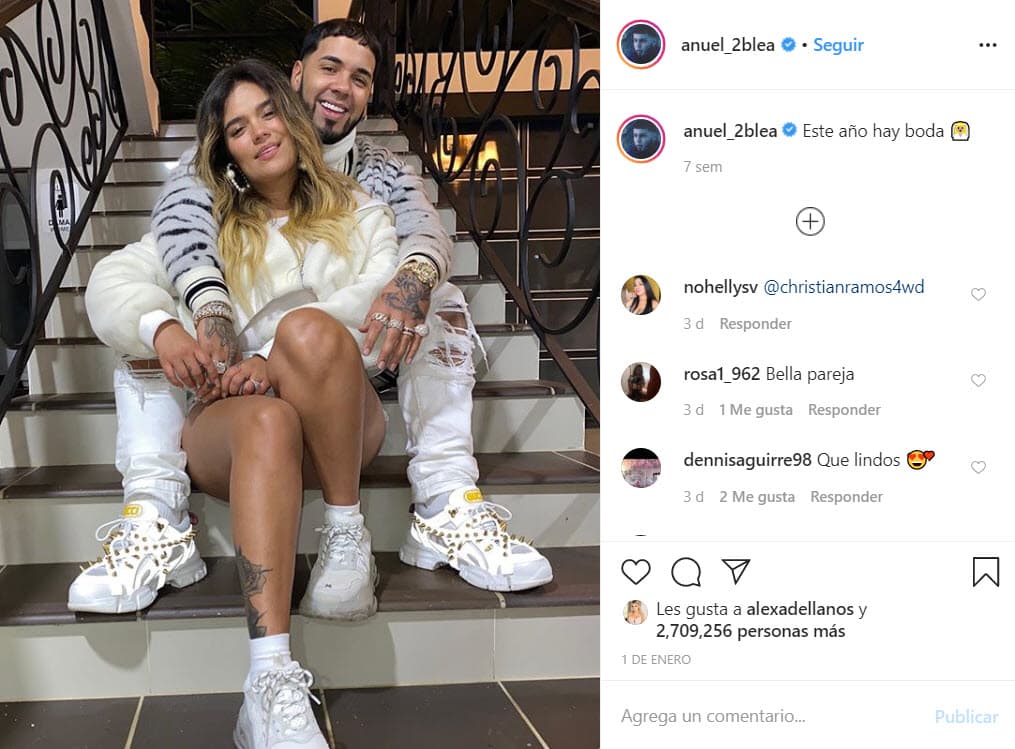 11 meses despues, el 1 de enero de 2020, el cantante puertorriqueño reveló que "
<b><a href="https://www.univision.com/famosos/anuel-revela-que-ano-sera-su-boda-con-karol-g-solo-dias-despues-de-preguntarle-publicamente-cuando-se-casan-video">Este año hay boda</a></b>", con esta fotografía que publicó en Instagram.
<br>