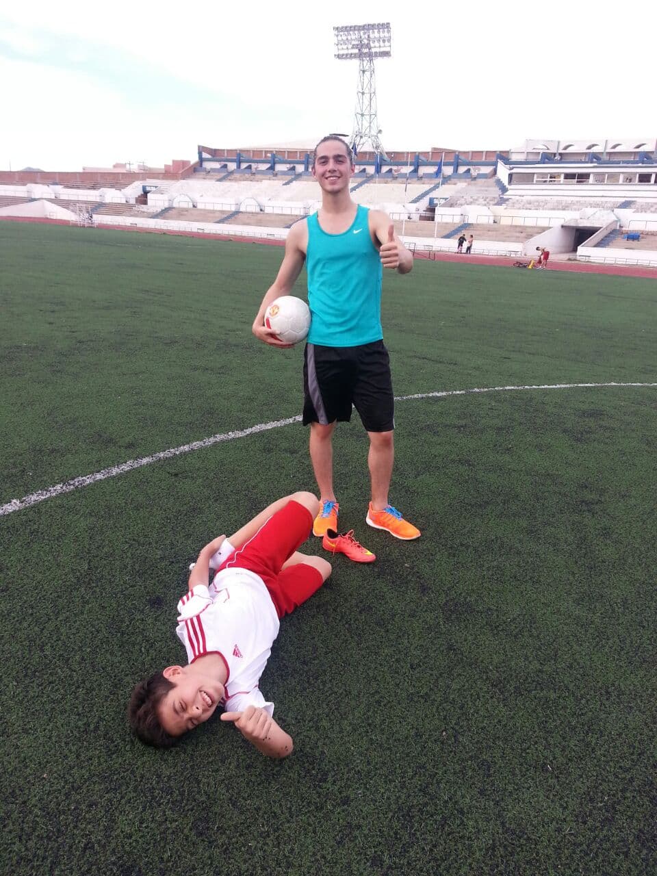 Jordan no dejó que su falta de español fuera impedimento. Este chico ha vivido siempre para la música.