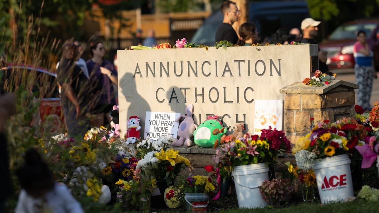 Identifican a los dos niños que murieron en el tiroteo en escuela de Minneapolis: tenían 8 y 10 años