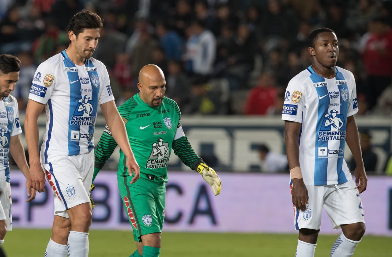 Conforme transcurrió el tiempo, Tuzos arriesgó más, metió a todo Necaxa en su propia cancha, pero este estaba lo suficientemente acomodado para no dar mucho espacio al rival y en una de las pocas claras acciones de gol, 'Chucky' Lozano perdonó en el área chica con disparo desviado.