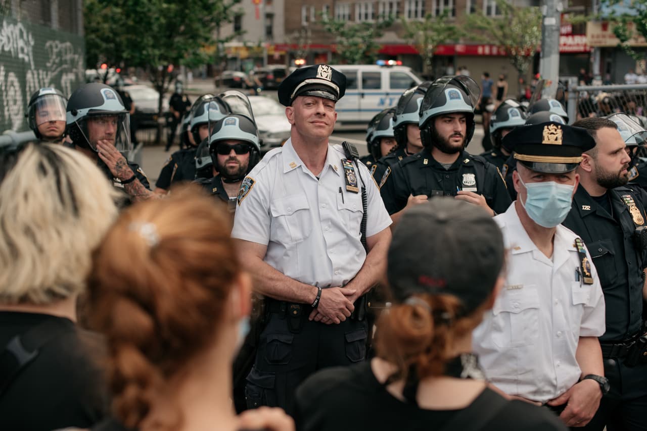 Bill de Blasio promete transferir fondos de NYPD a iniciativas para jóvenes y servicios sociales