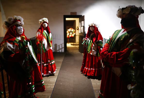 Las Posadas son un festival de nueve días consecutivos, que recrean la búsqueda de refigio de María y José tras su llegada a Belén.