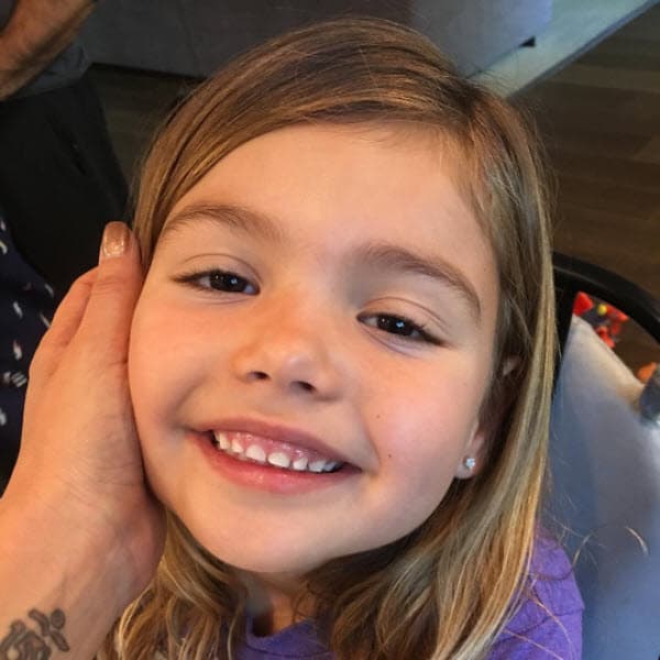 Por su parte,
<b><a href="http://www.univision.com/programas/novelas/jaime-camil-presume-en-redes-sociales-a-su-hermosa-familia-fotos">Heidi Balvanera</a></b> le deseó un feliz día a su primogénita: "Feliz cumpleaños hija hermosa!!! Eres mi corazón! ❤️te amo! Gracias por escogerme para ser tu mamá".