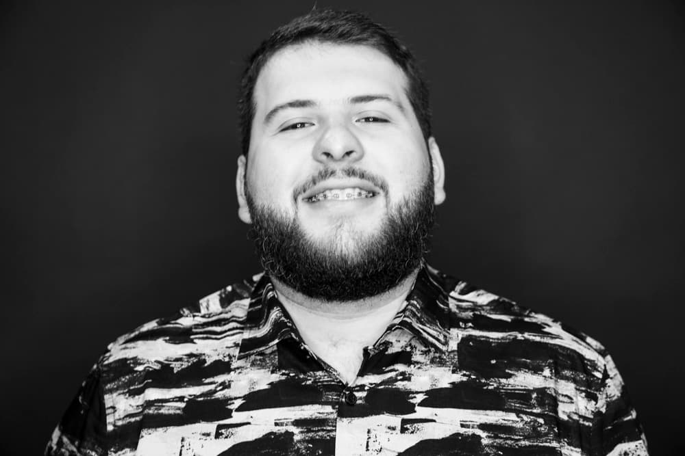 Por cosas del destino, conoció a Jorge Gaxiola, vocalista y acordeonista de 
<b>Voz de Mando</b>, en un evento en el área de California.