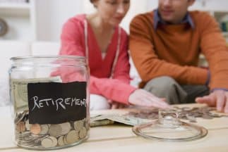 <h2 class="cms-H2-H2">4<b>. Dinero que pone en su plan de retiro (IRA) o en su cuenta de ahorro para gastos médicos (HSA)</b></h2>
<br>
<br>Puede deducir sus contribuciones a un plan de retiro (IRA), con la única excepción de los llamados 
<i>Roth IRA, </i>en donde se pone dinero que ya tiene impuestos agregados. 
<a href="https://www.irs.gov/retirement-plans/ira-deduction-limits" target="_blank">Puede conocer más de esta deducción AQUÍ. </a>
<br>
<br>También puede deducir las aportaciones a su cuenta de ahorra para gastos médicos (HSA). 
<a href="https://www.irs.gov/forms-pubs/about-publication-969" target="_blank">Puede conocer más de esta deducción AQUÍ. </a>
<br>