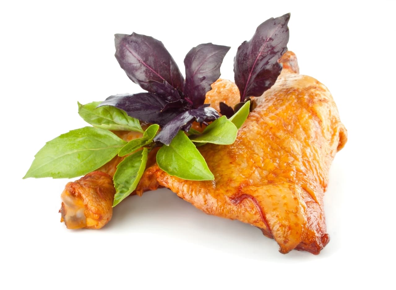 Acompaña con una guarnición y disfruta los beneficios de la albahaca morada.