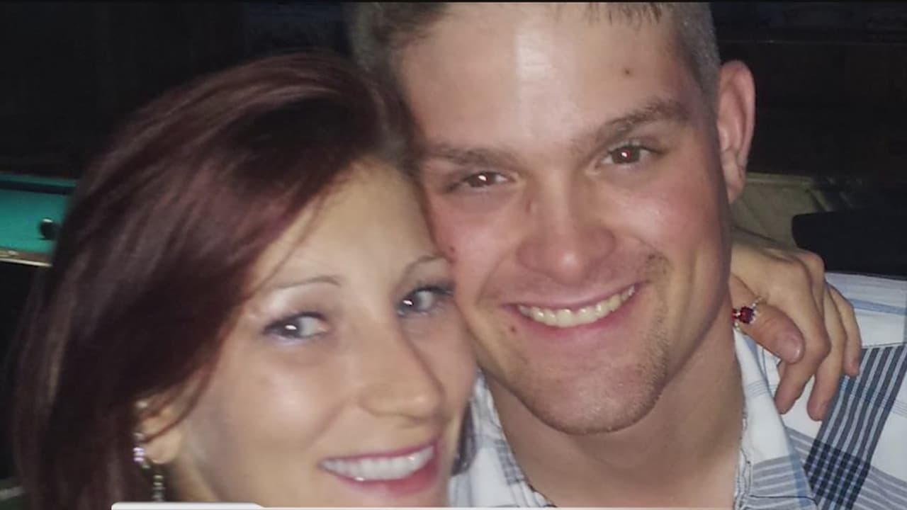 Un médico asesina con un rifle a una pareja frente a sus hijos, según autoridades de Texas