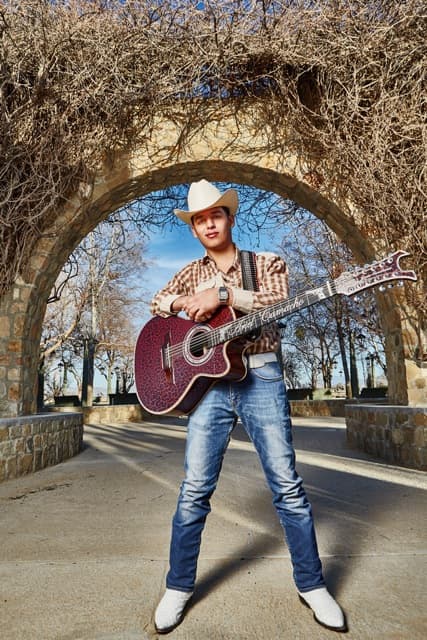 <span class="cms-h3-H3"><b>Ariel Camacho.</b></span> 
<b><h3 class="cms-h3-H3">Nominaciones: 1 </h3>¿A qué está nominado?:</b>Nominación: Artista Norteño del Año Regional Mexicano.