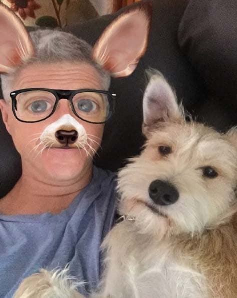 Vean que tiernos se ven Lisardo y su perrito Rocky por las mañanas.