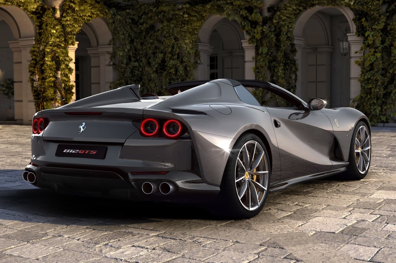 Suficiente para que Karol G pueda acelerar de
<b> 0 a 62 mph (100 km/h) en menos de 3 segundos</b> y de
<b> 0 a 124 mph (200 km/h) en 8.3 segundos</b>, además de alcanzar una 
<b>velocidad máxima de 211 mph (340 km/h)</b>.