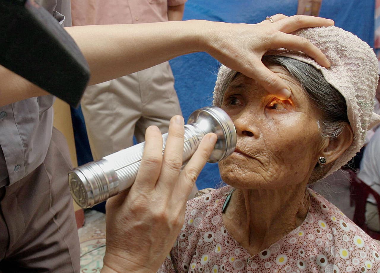 El tracoma y la oncocercosis (también llamada "Ceguera de los Ríos") son causa de ceguera. El número de personas que necesitan tratamiento para esta última descendió de más de 336.000 en 2009 a poco más de 25.000 en 2015. Colombia, Ecuador, México y Guatemala ya la erradicaron.