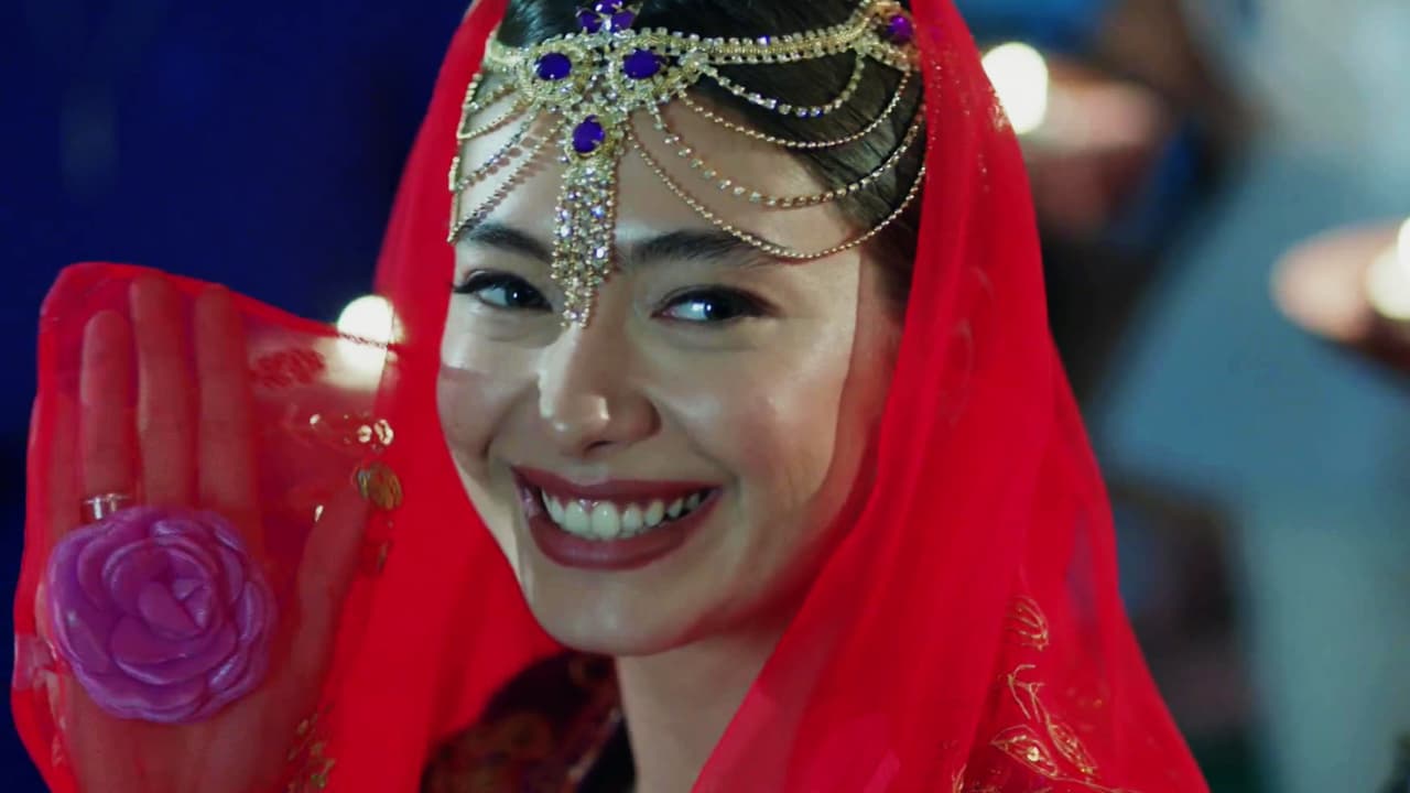 En medio de una fiesta entre familiares y amigos, la mamá de Kemal aprovechó la oportunidad para que Nihan viviera la tradicional noche de henna. Rodeada solamente de mujeres, la prometida fue preparada para iniciar una nueva vida al lado de Kemal, quien contempló maravillado a su gran amor.